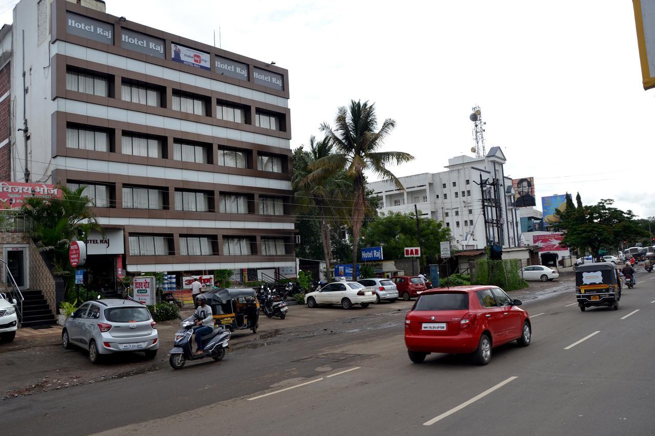 Hotel Raj Aurangabad  Buitenkant foto